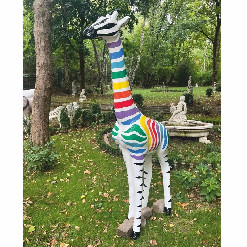 Casa Padrino Garten Deko Skulptur Giraffe Weiß / Bunt H. 205 cm - Garten Deko Figur