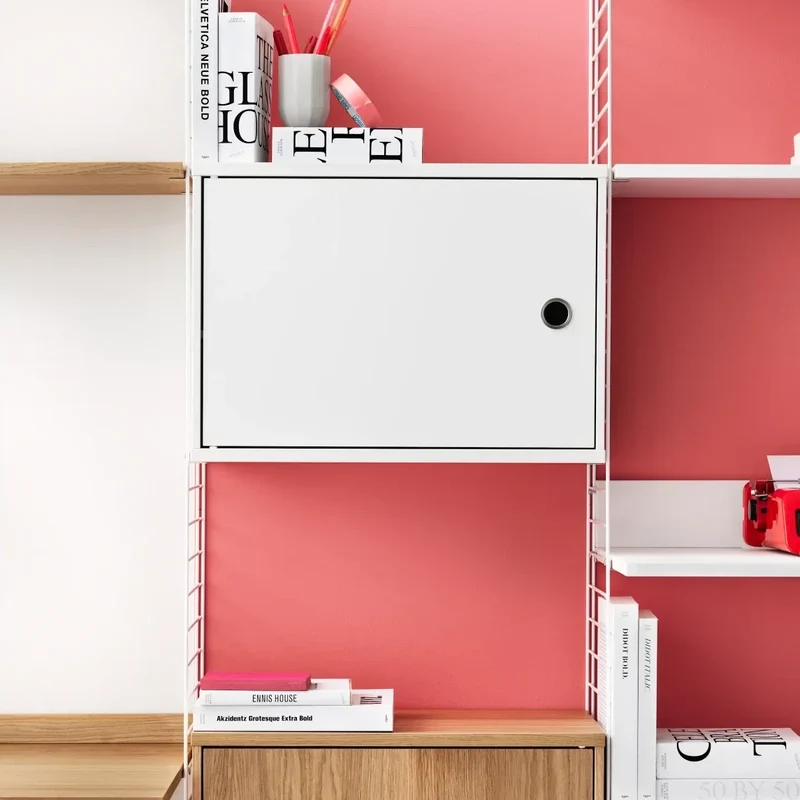 String Schrank mit Schwenktür - String Furniture