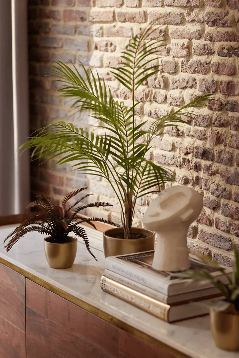 Palme Chamaedorea Kunstpflanze im goldenen Topf 85cm