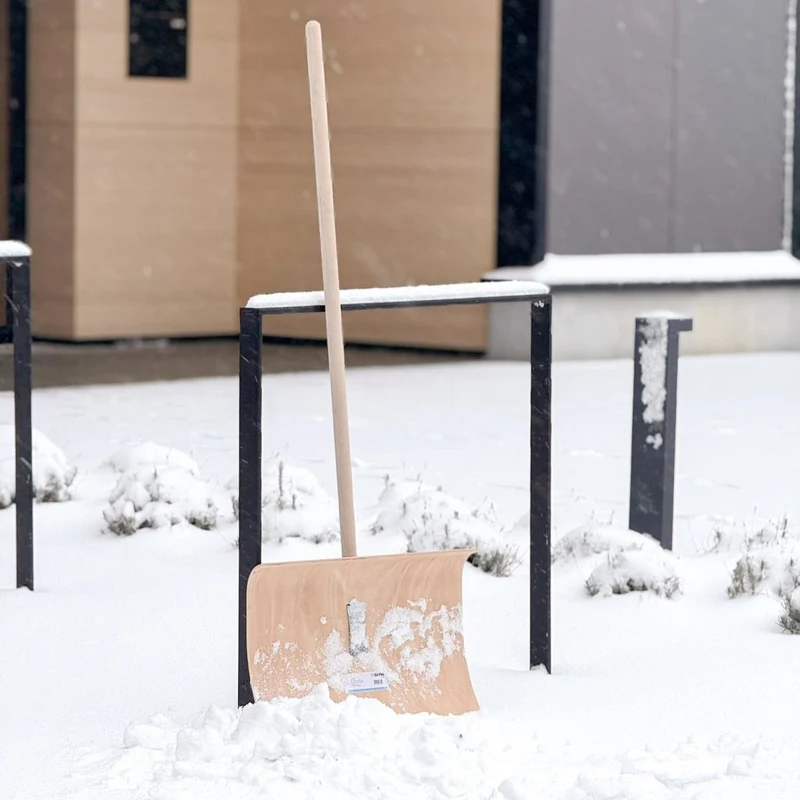SHW Schneeschieber-Sperrholz Blatt 5-fach verleimt, 50 cm breit, mit Holzstiel