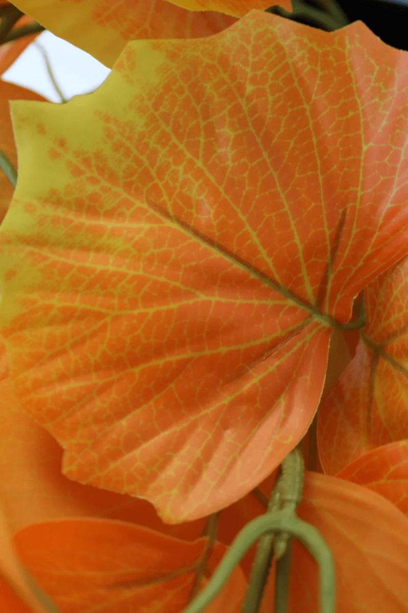 Orangefarbene künstliche Hängepflanze 110cm