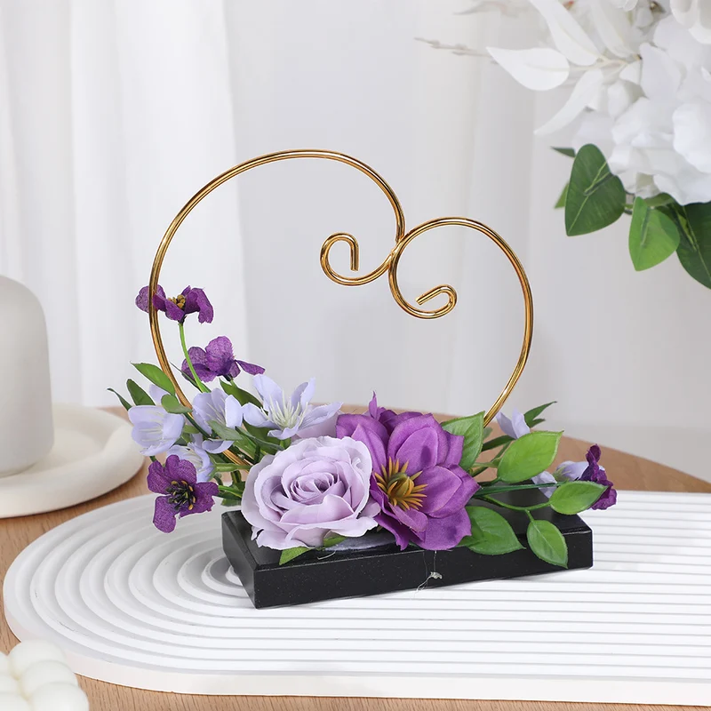 Retro Herzringhalter mit künstlichen Rosen und Gänseblümchen, 19 cm, inklusive Blumentopf