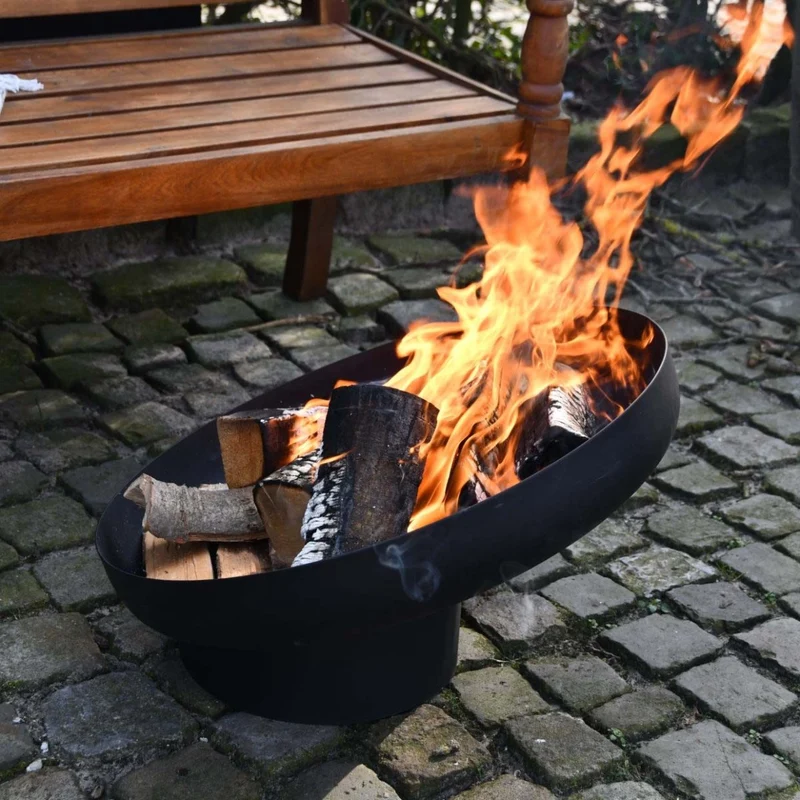 Massive Feuerschale schräg aus Stahl