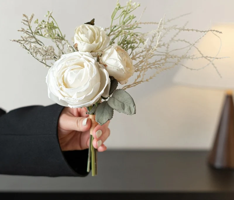29 cm künstliche Rosen- und Eukalyptus-Blumenstrauß, modernes Bouquet für Hochzeit, Tischdeko und Wohnaccessoire