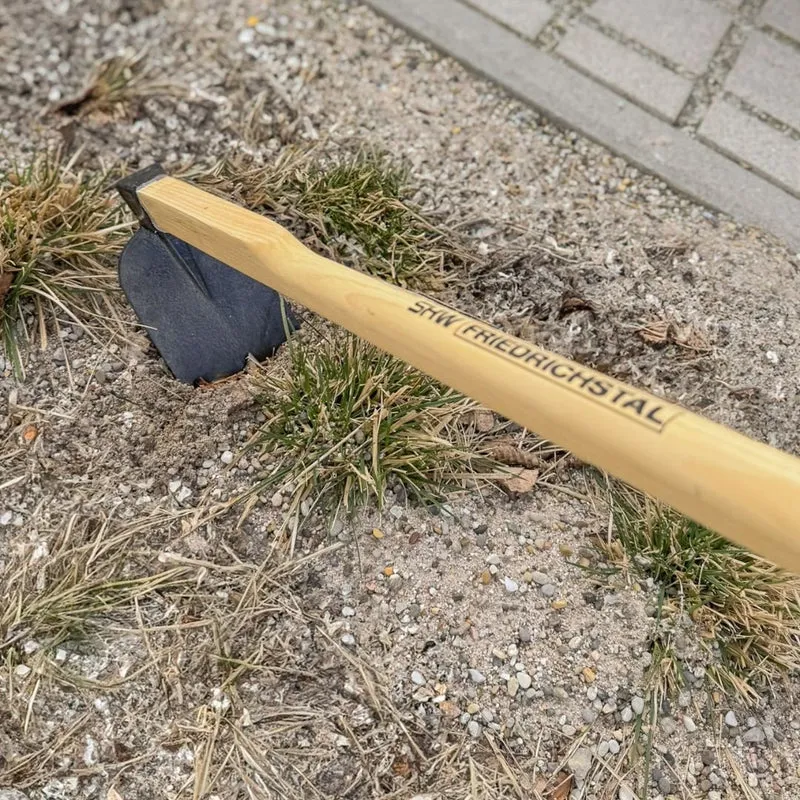 SHW Heilbronner Hacke mit Eschenstiel und selbstschärfendem Blatt