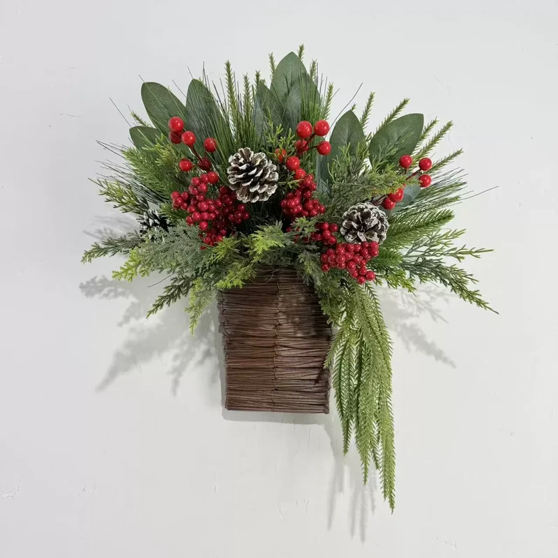 Weihnachtskranz Deko 38 cm mit Kiefernzapfen, roten Beeren und Tannengrün - realistischer Adventsschmuck für Tür, Wand, Tisch, Hotel, Café