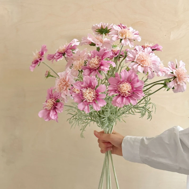 Knautia macedonica (Witwenblume) Kunstblume, 60 cm, 4 Blüten pro Stiel, für Hochzeitsdekoration, Wohnaccessoires und Einzelhandel