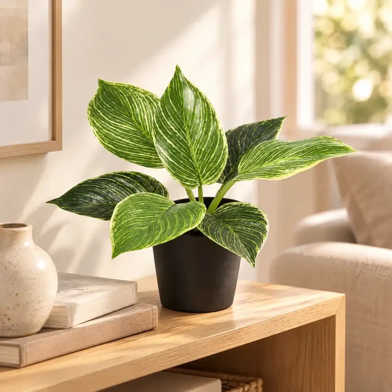 Kunstpflanze klein – künstlicher Philodendron Birkin, 20 cm im Topf