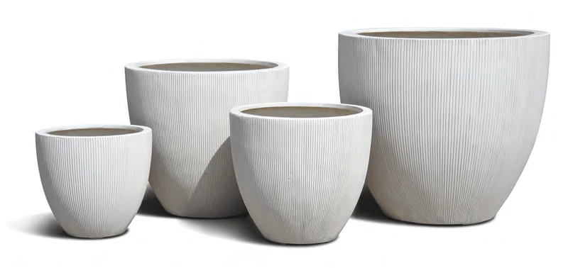 Pflanzkübel Low Egg Pot – Eschbach Vertical Lines mit vertikaler Rillenstruktur