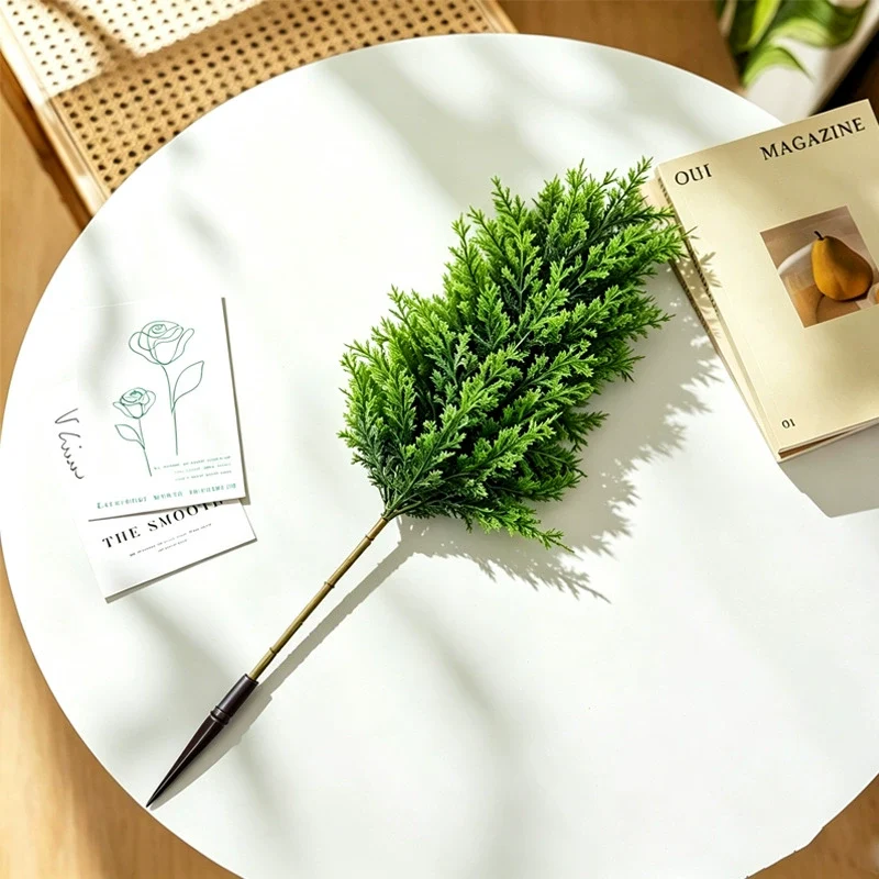 Künstliche Zypresse 70 cm, Realistische Konifere Kunstpflanze, Immergrüner Deko-Busch für Zuhause, Büro, Gastronomie & Events, Pflegeleicht