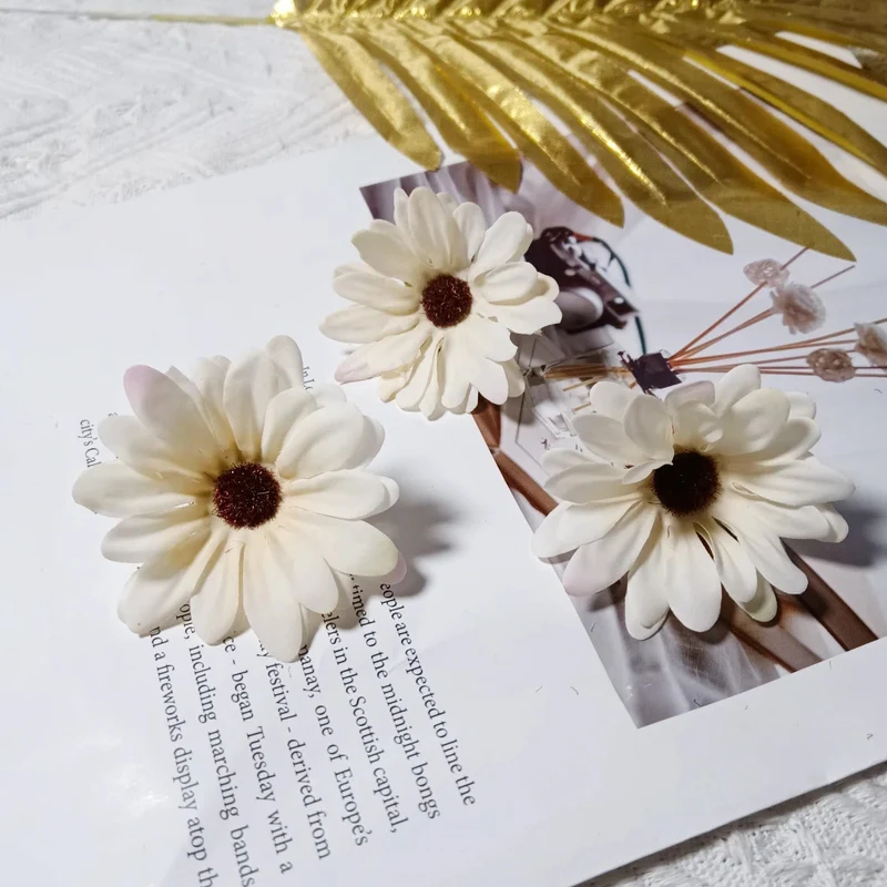 Gänseblümchen Blumenköpfe 7cm, Täuschend Echte Seidenblumen zum Basteln, DIY Kunstblumen für Hochzeit, Gestecke, Floristik | Mengenrabatte