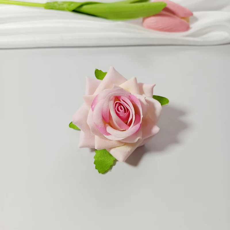 50x Samt-Rosenköpfe 5,5 cm, Künstliche Rosen zum Basteln, Hochzeitsdeko, Gestecke, Anstecker, Premium DIY Blütenköpfe