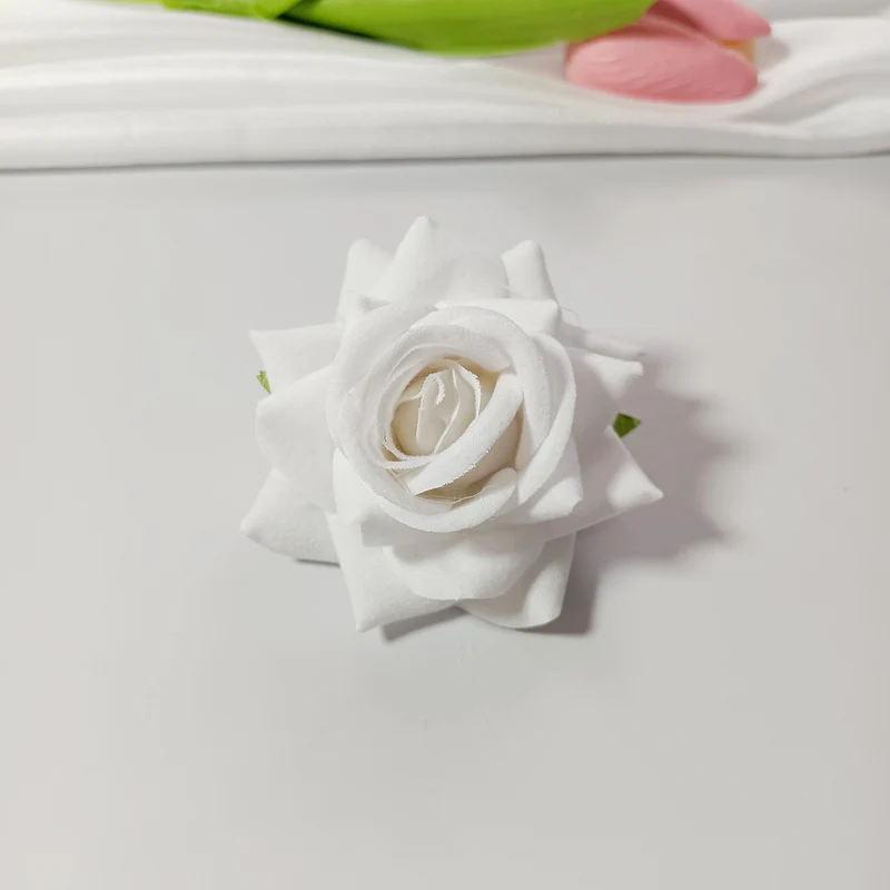 50x Samt-Rosenköpfe 5,5 cm, Künstliche Rosen zum Basteln, Hochzeitsdeko, Gestecke, Anstecker, Premium DIY Blütenköpfe