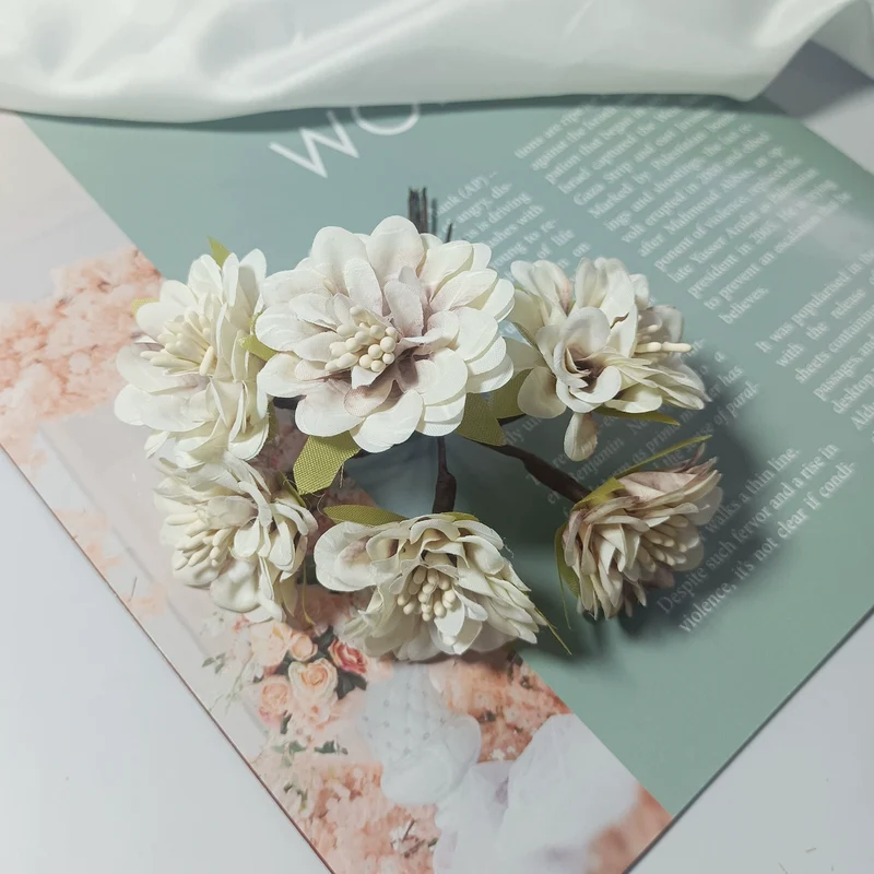 Kleine Dahlien Kunstblumen, 11 cm Mini-Bouquet, täuschend echte Seidenblumen für DIY, Gestecke, Anstecker, Hochzeit & Dekoration