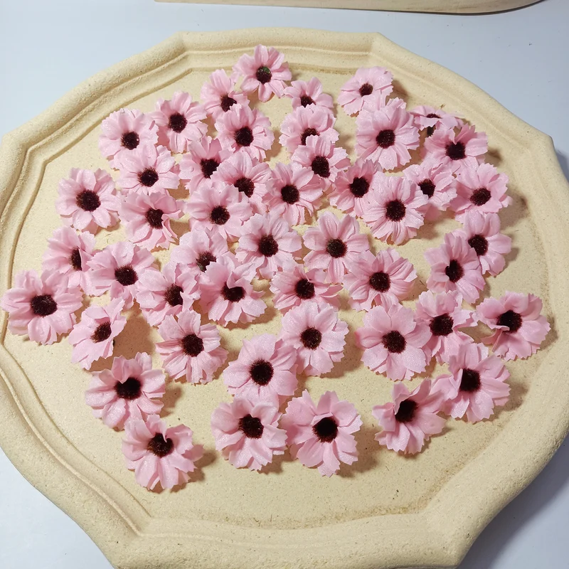 Künstliche Mini-Gänseblümchen, 3,5 cm, realistische Seidenblumen für DIY, Hochzeiten, Geschenkverpackung, Fotografie, 50 Stück