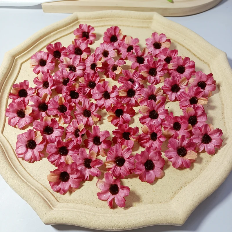 Künstliche Mini-Gänseblümchen, 3,5 cm, realistische Seidenblumen für DIY, Hochzeiten, Geschenkverpackung, Fotografie, 50 Stück
