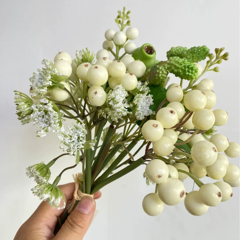 Künstlicher Beerenstrauß 33cm, Realistischer Deko Zweig mit Früchten, für Vase, Herbstdeko & Gestecke, langlebige Kunstblumen