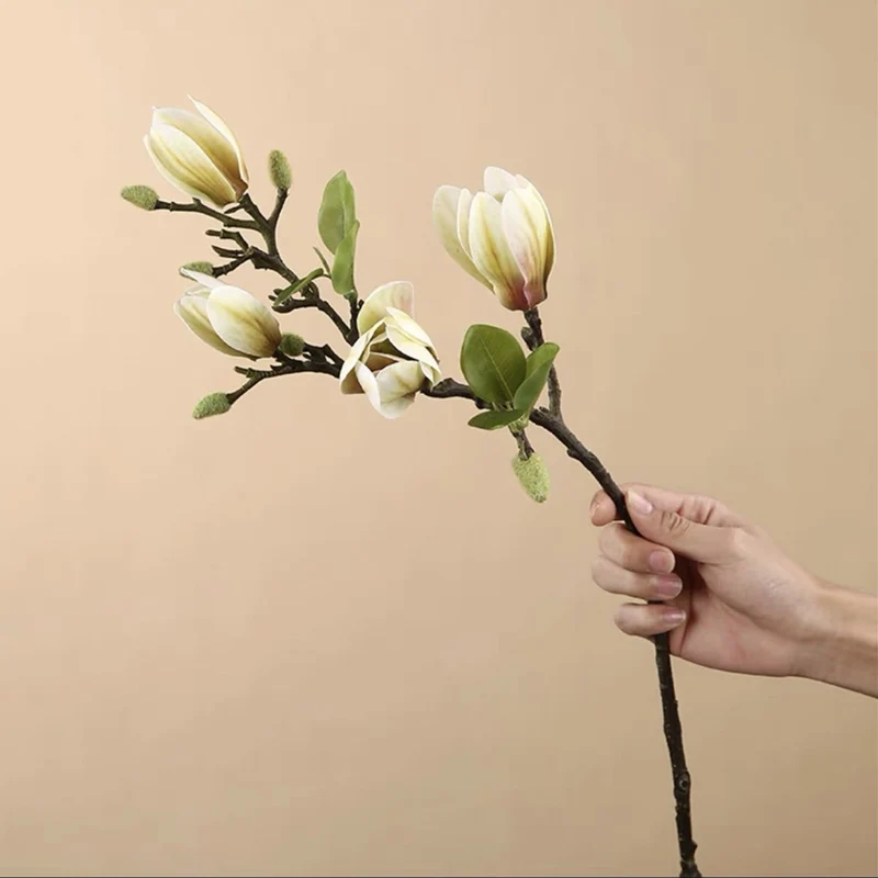Magnolienzweig künstlich, Real Touch Magnolienknospen, 67cm, lebensechte Haptik, hochwertige Kunstblume für Vase, Frühlingsdeko, Hochzeit