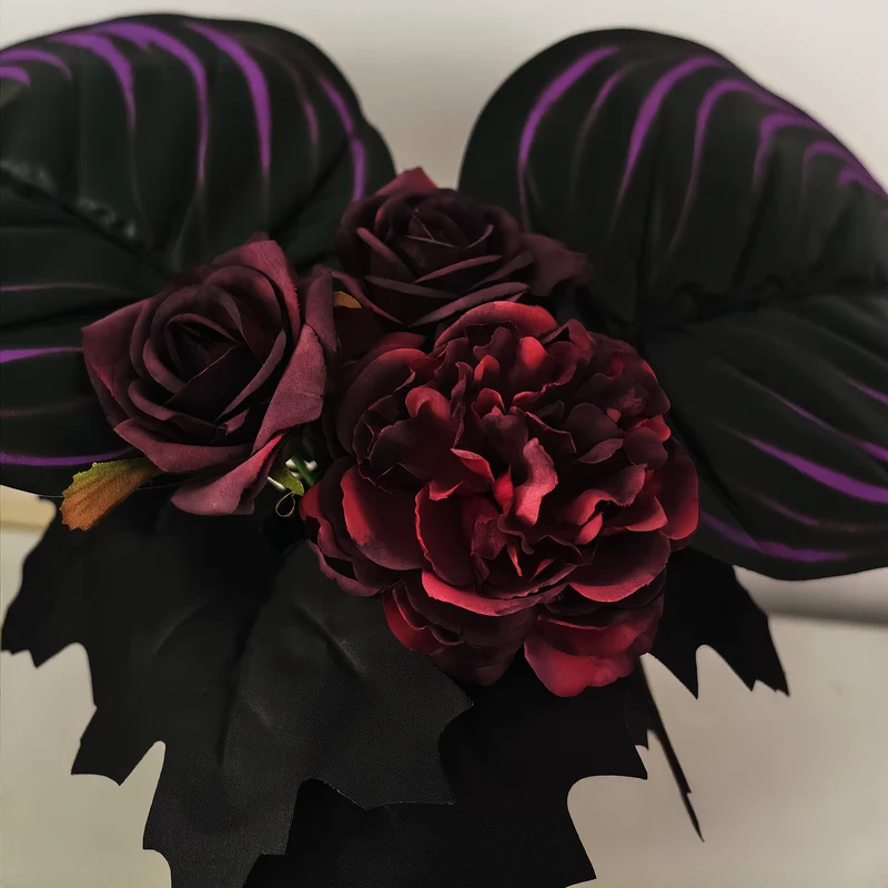 Großpackung 20 cm Fertig-Halloween-Kunstblumenarrangement – Schwarze, Lila & Burgunderrote Blüten & Blätter in edler Goldvase