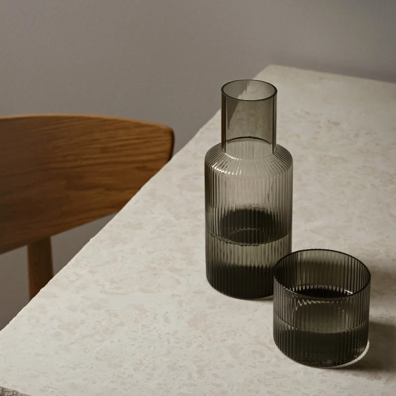 Ripple Karaffe mit Glas als Deckel – Wasserkaraffe von ferm LIVING