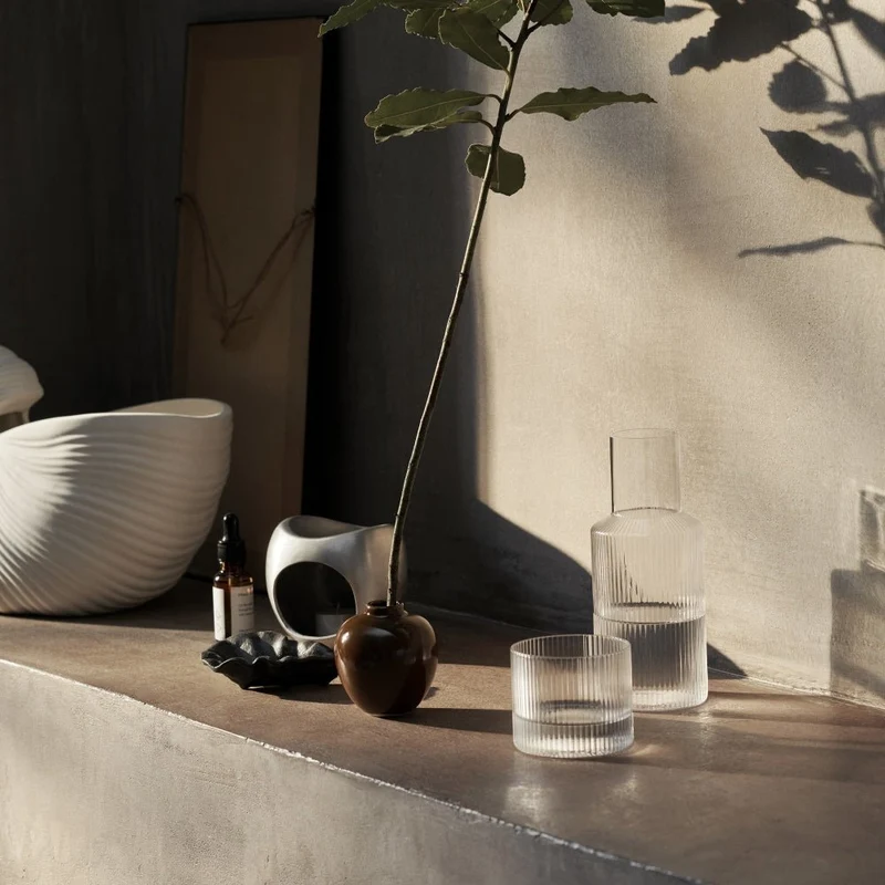 Ripple Karaffe mit Glas als Deckel – Wasserkaraffe von ferm LIVING
