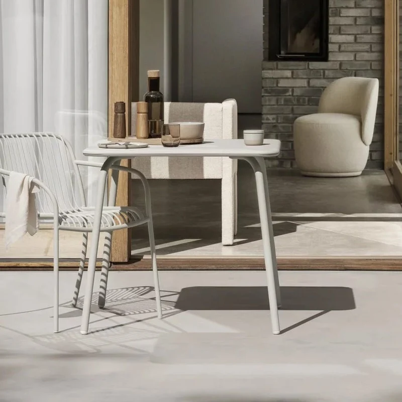 YUA Outdoor Esstisch quadratisch - blomus