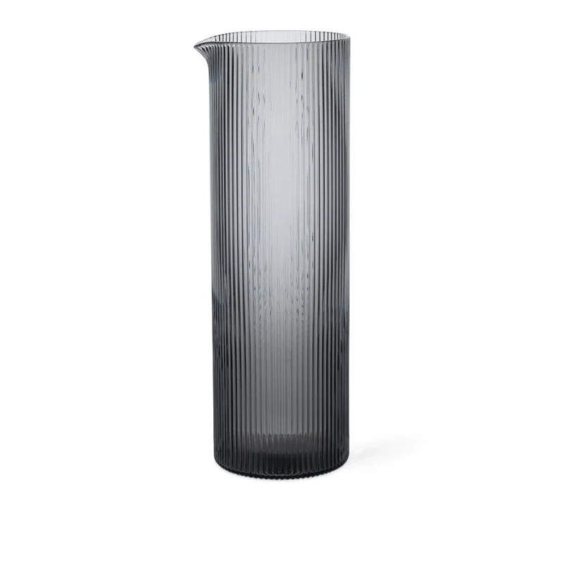Ripple Wasserkrug aus Glas 1,1 L – geriffelter Glaskrug von ferm LIVING
