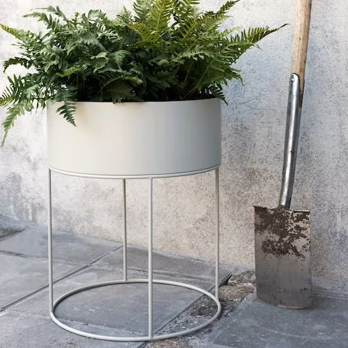ferm LIVING Plant Box Rund | Pflanzkübel aus Metall