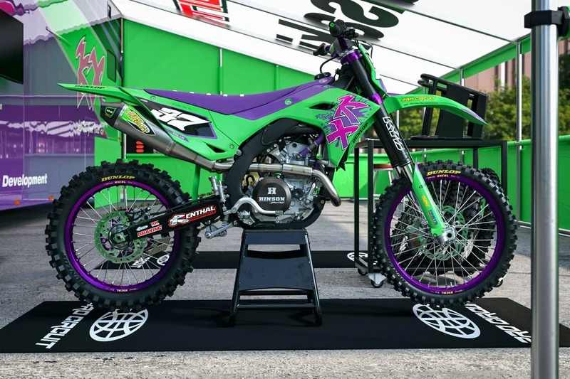 Dyno - Kit Déco Semi-Personnalisé
