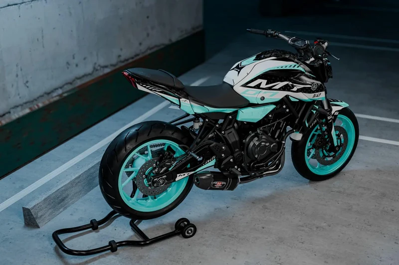 Kit Déco Yamaha MT 125 / MT 03 / MT 07 / MT 09 / MT 10 Semi-Personnalisé - ESSENZA