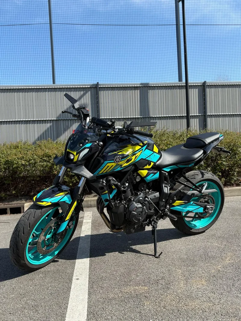 Kit Déco Yamaha MT 125 / MT 03 / MT 07 / MT 09 / MT 10 Semi-Personnalisé - VOLTURA